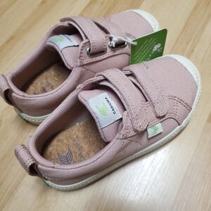 Cariuma Kids Blush Pink Sneakers